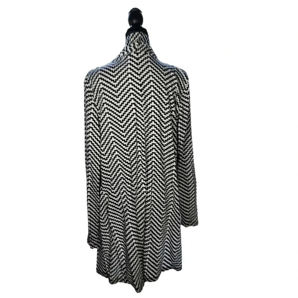 The Limited Chevron Convertible Cardigan Wrap/ Black & Ivory XL - Picture 4 of 11